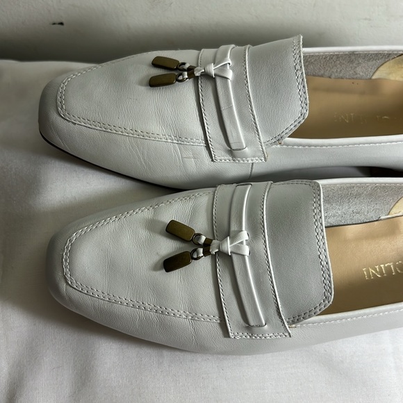 PRE-OWNED Women's Enzo Angiolini White Leather Shoes with metal tassels size 10M - Picture 2 of 5